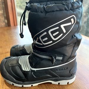 Boys size 5 keen winter boots
